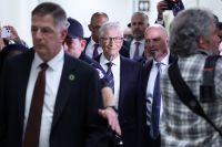 Bill Gates diz que Epstein usou informações pessoais para pressioná-lo