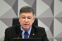 Carlos Viana defende tempo de transição maior para fim da es