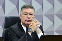 Fim da 6x1 sem ouvir empresários é decisão populista, diz senador
