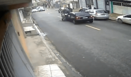 POLICIAL COLIDE MOTO