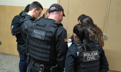 polícia também cumpre mandados de busca e apreensão em presídios do Rio Grande do Sul e em uma penitenciária do Paraná