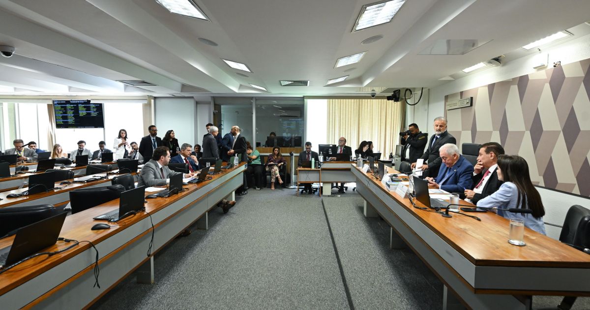 CCJ do Senado aprova PEC que dá autonomia financeira ao Banco Central