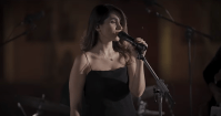 Cantora iraniana é condenada a 74 chibatadas, diz ONG