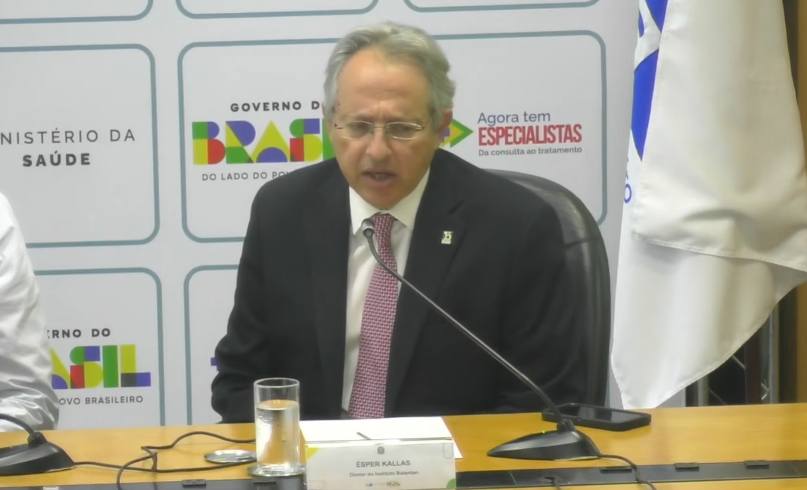 Esper Georges Kallás, diretor do Instituto Butantan fala durante coletiva de imprensa nesta segunda-feira (8) • Ministério da Saúde