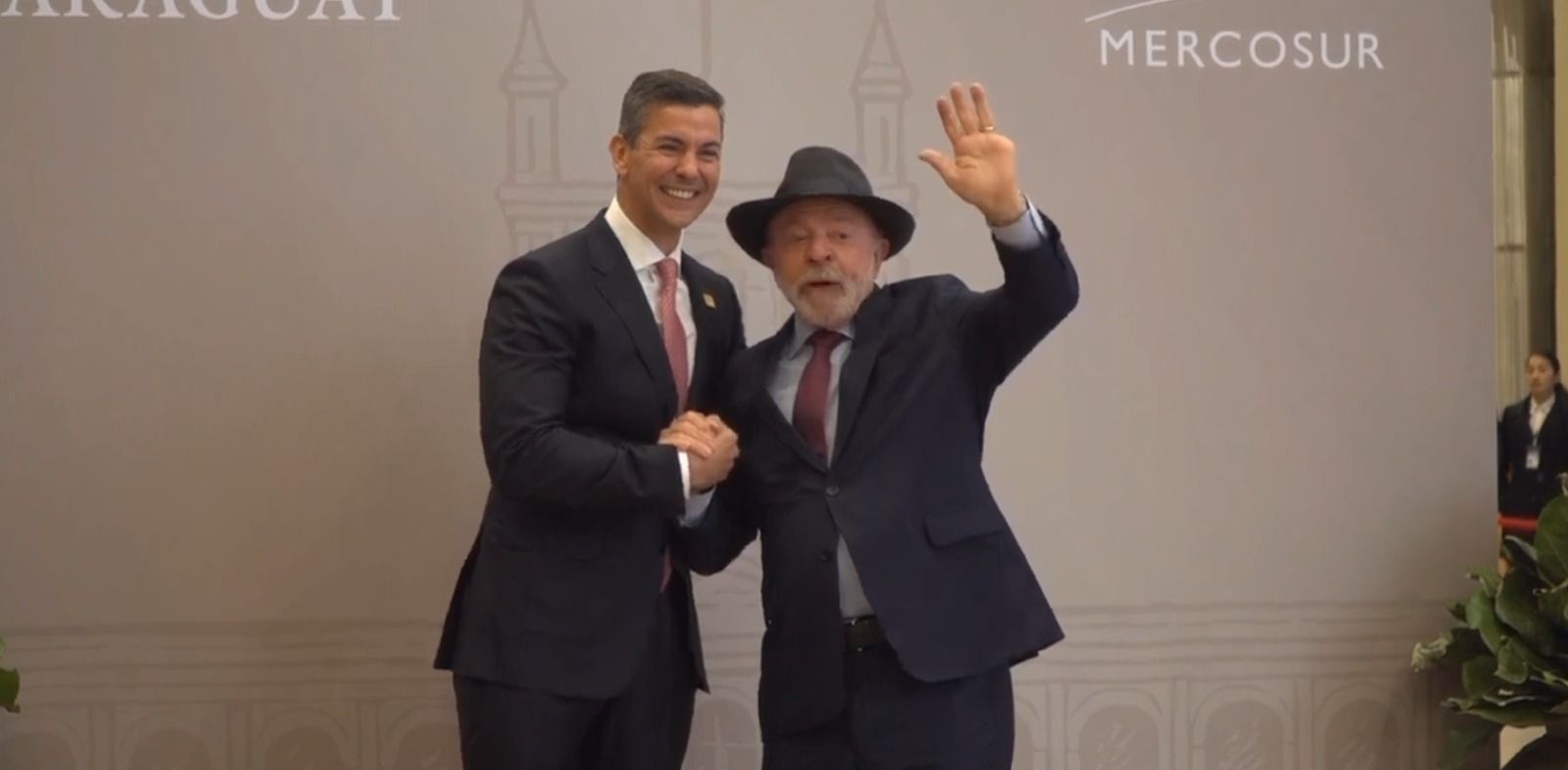 Chegada de Lula ao Paraguai para Cúpula do Mercosul