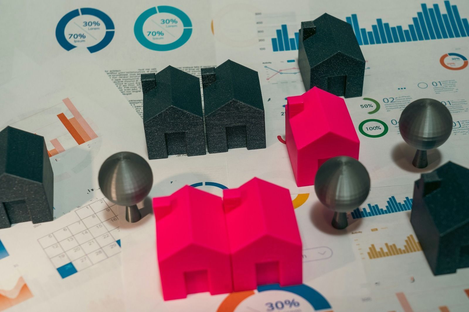 A jornada de compra de um imóvel começa no ambiente digital, mas o atendimento especializado continua sendo decisivo nos momentos mais importantes