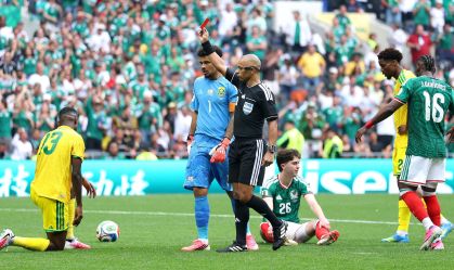 Imagem de destaque do post: Wilton Sampaio recorre ao VAR para expulsar 2º jogador da África do Sul