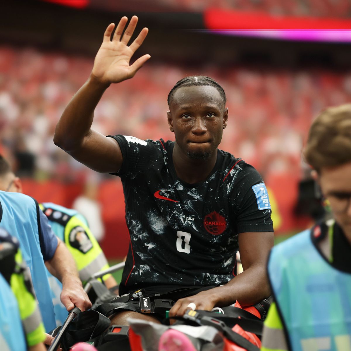 Koné, do Canadá, fraturou tíbia e fíbula em lance chocante, diz jornalista