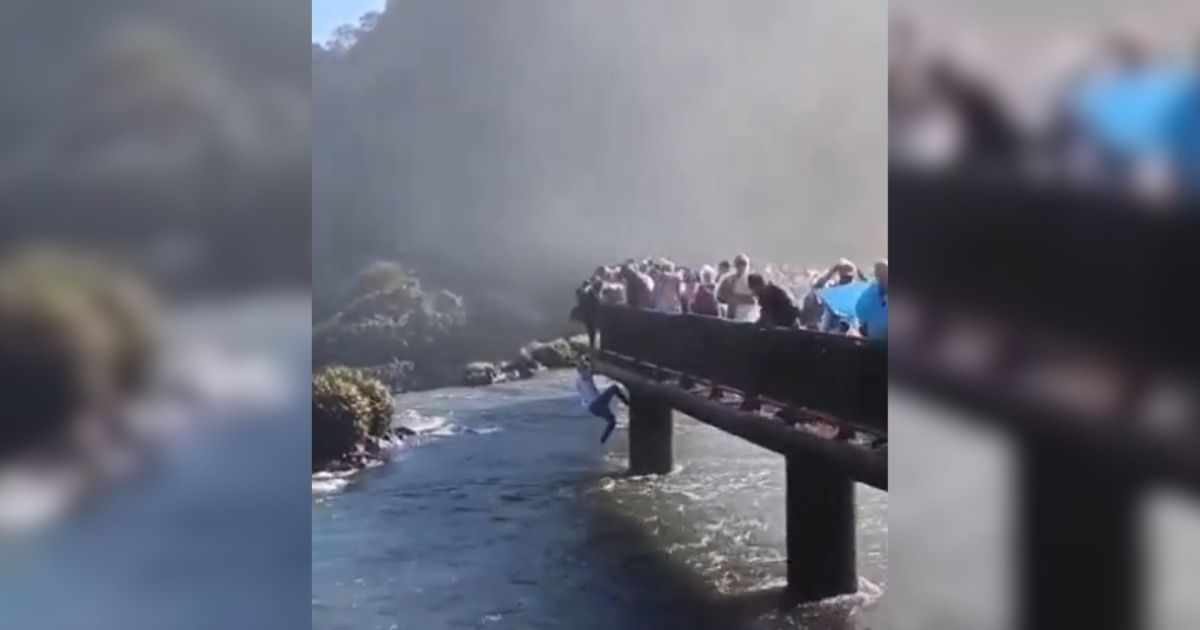 Veja novas imagens de turista pulando nas Cataratas para resgatar celular