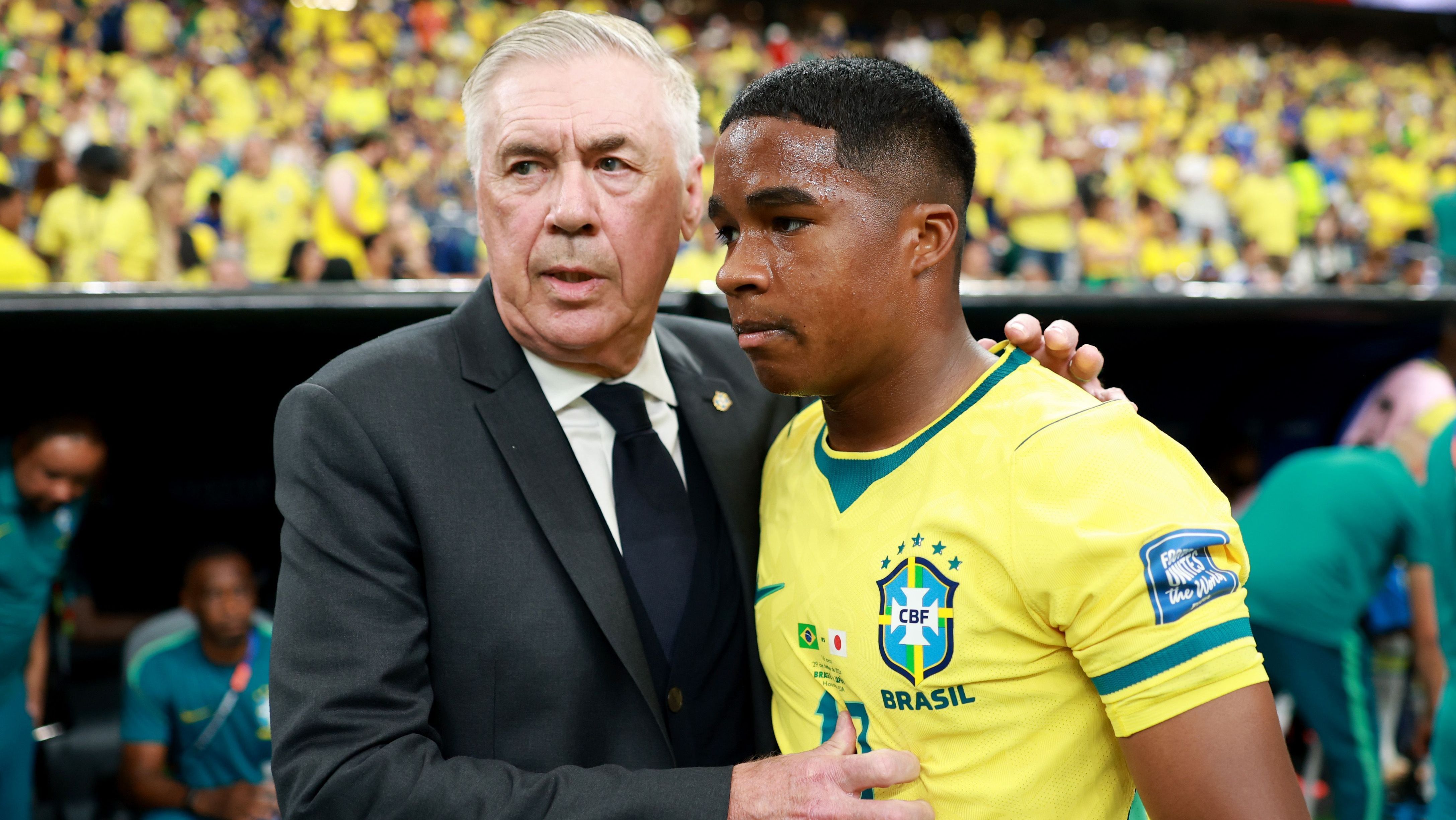 Ancelotti conversa com Endrick