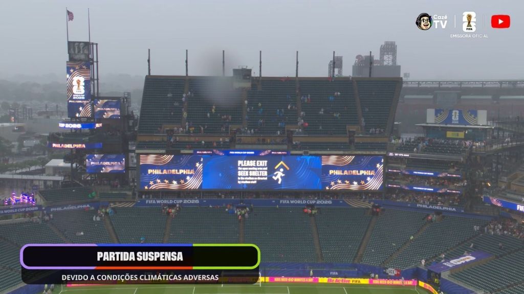 Partida entre França e Iraque foi paralisada pela chuva