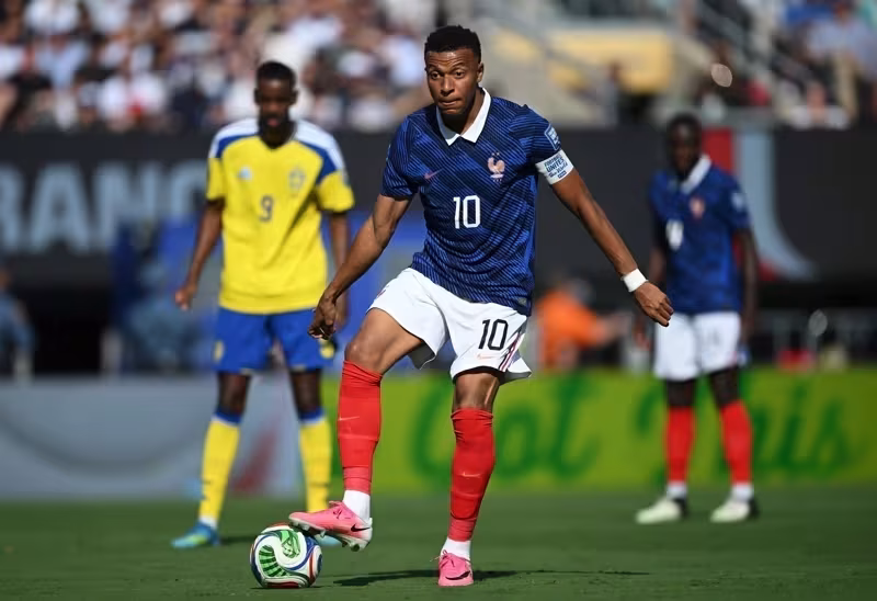 França domina Suécia com show de Mbappé e vai às oitavas da Copa do Mundo