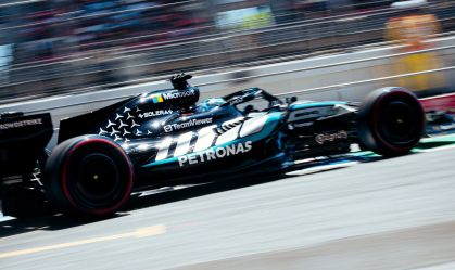Russell amplia sequência da Mercedes com pole no GP de Barcelona-Catalunha