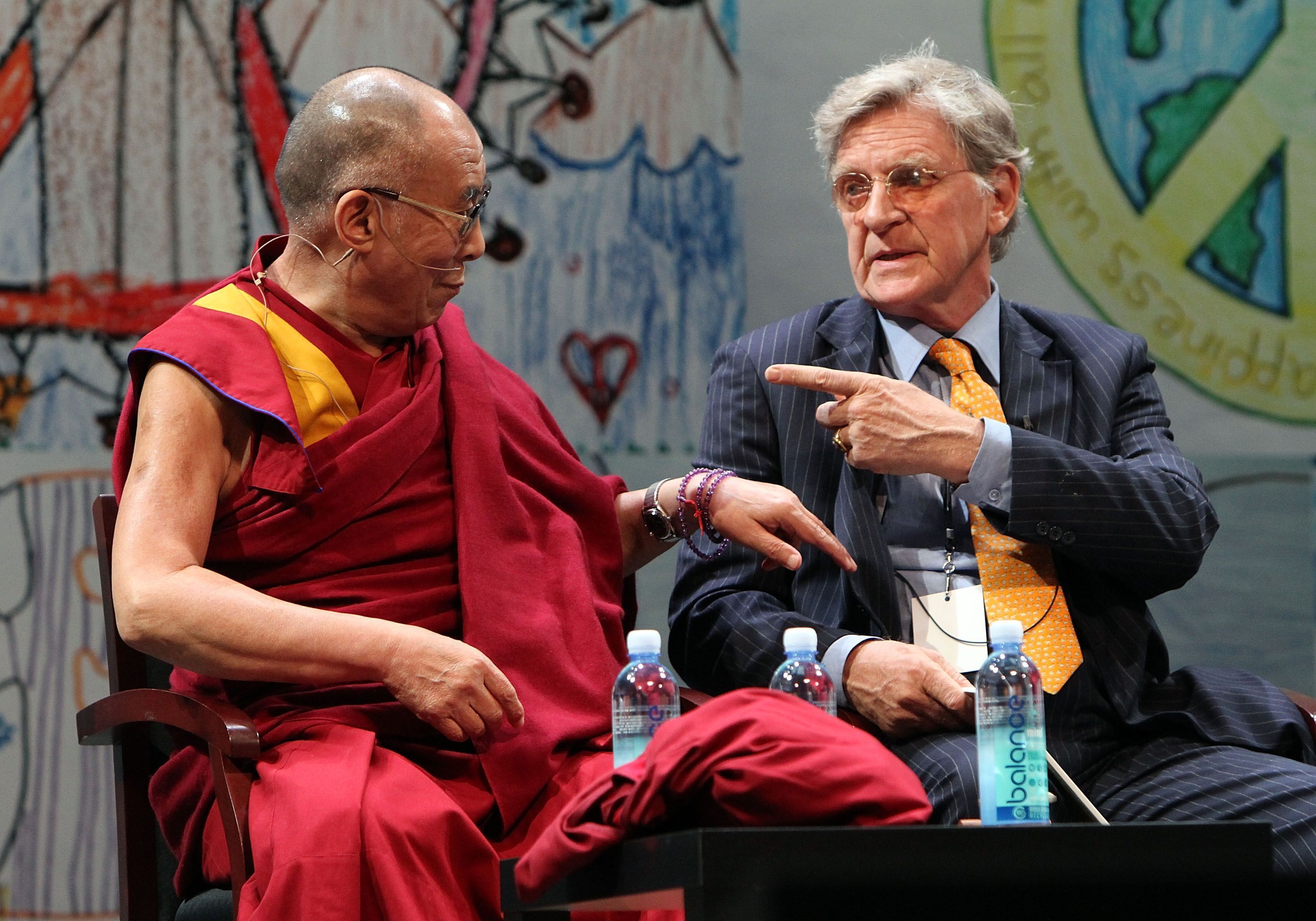 Robert Thurman foi o primeiro ocidental a ser ordenado pelo próprio Dalai Lama, em 1964 • Getty Images
