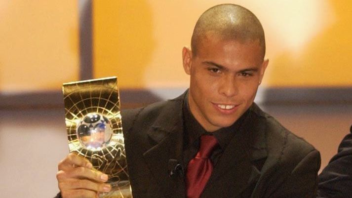 Ronaldinho no Fifa The Best de 2002, na época, ainda chamado de FIFA World Player Award