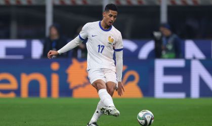 Imagem de destaque do post: Saliba se recupera e deve reforçar a França na estreia da Copa do Mundo