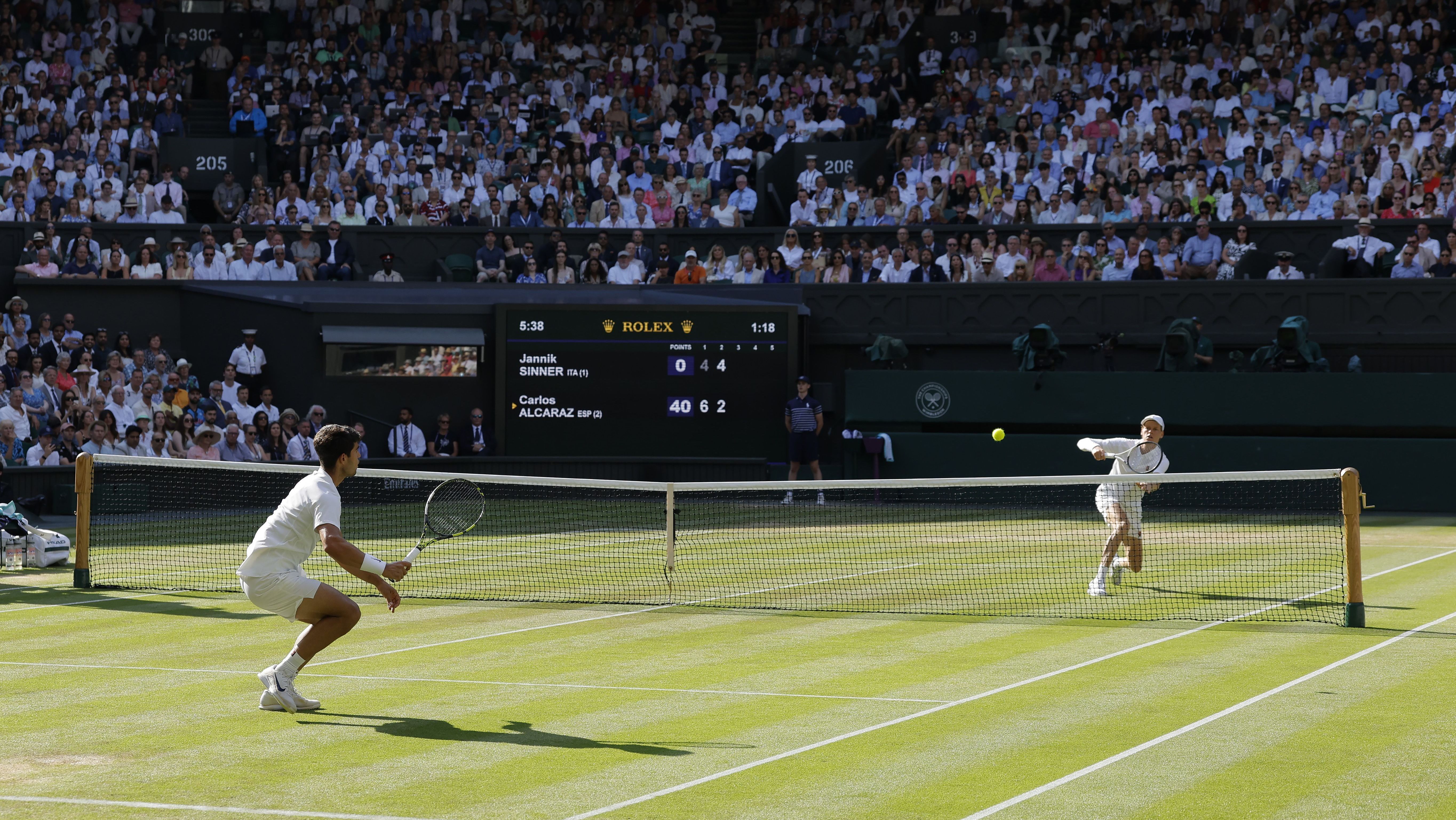 Alcaraz e Sinner na final de Wimbledon de 2025