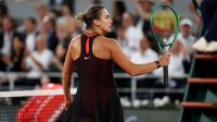 Sabalenka vence Osaka e avança às quartas de Roland Garros