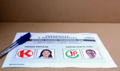 Peruanos votam para presidente no segundo turno