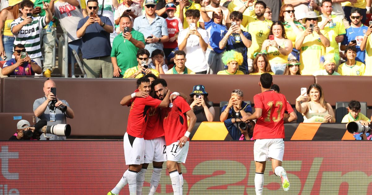 Zico aproveita bobeada de Marquinhos e marca para o Egito