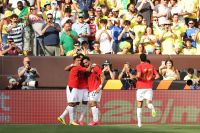 Zico aproveita bobeada de Marquinhos e marca para o Egito; veja