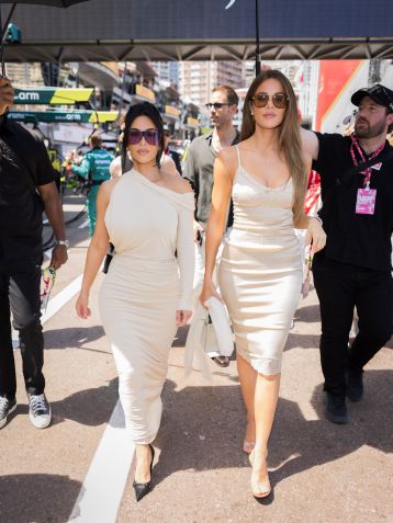 Kim a Khloe Kardashianové jedou na Velkou cenu Monaka • Arnold Jerocki / FilmMagic