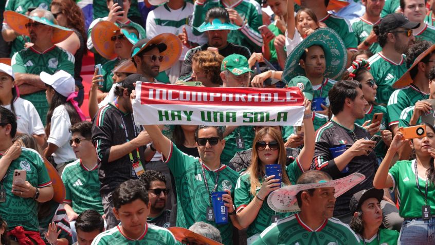 Torcedores do México no Estádio Azteca • Juancho Torres/Anadolu via Getty Images