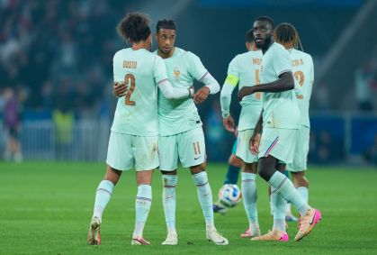 França vence amistoso contra a Irlanda do Norte com hat-trick de Olise