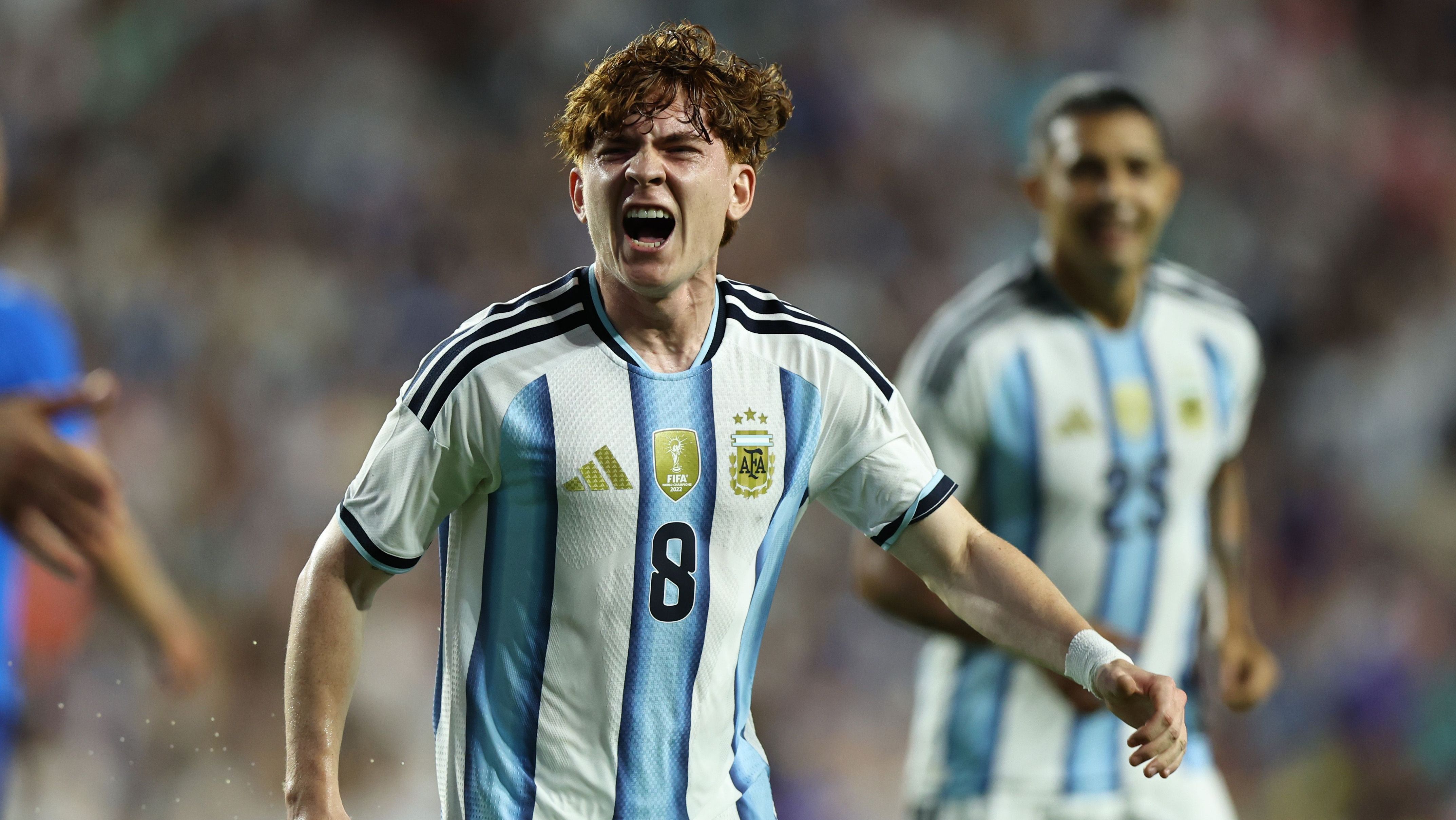 Barco comemora o primeiro gol da Argentina