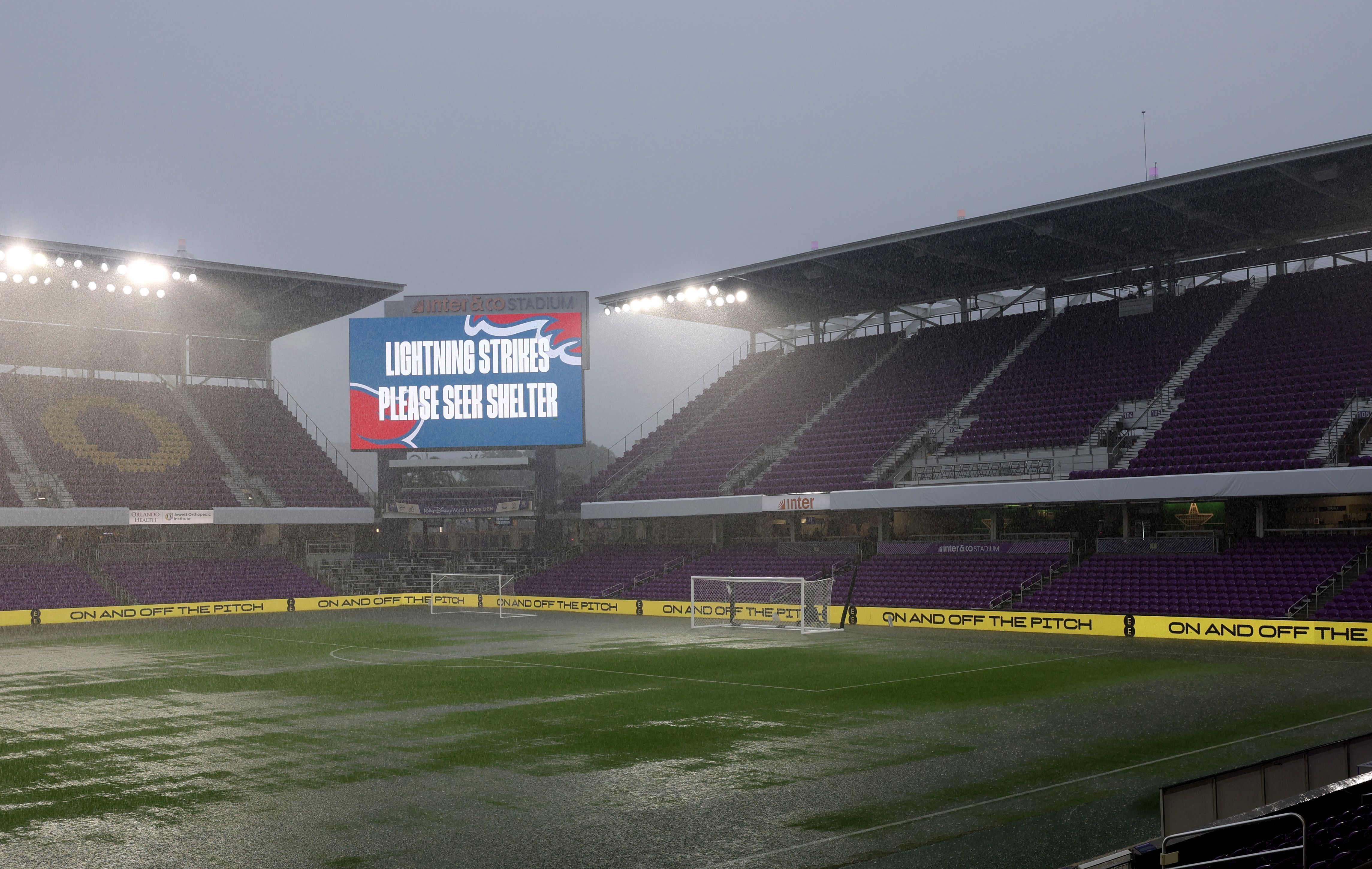 Chuva castiga estádio onde Inglaterra x Costa Rica vão se enfrentar
