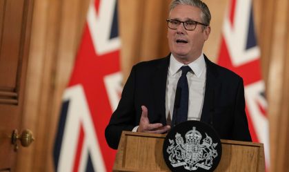 O primeiro-ministro Keir Starmer anuncia medidas do governo para proteger crianças online.