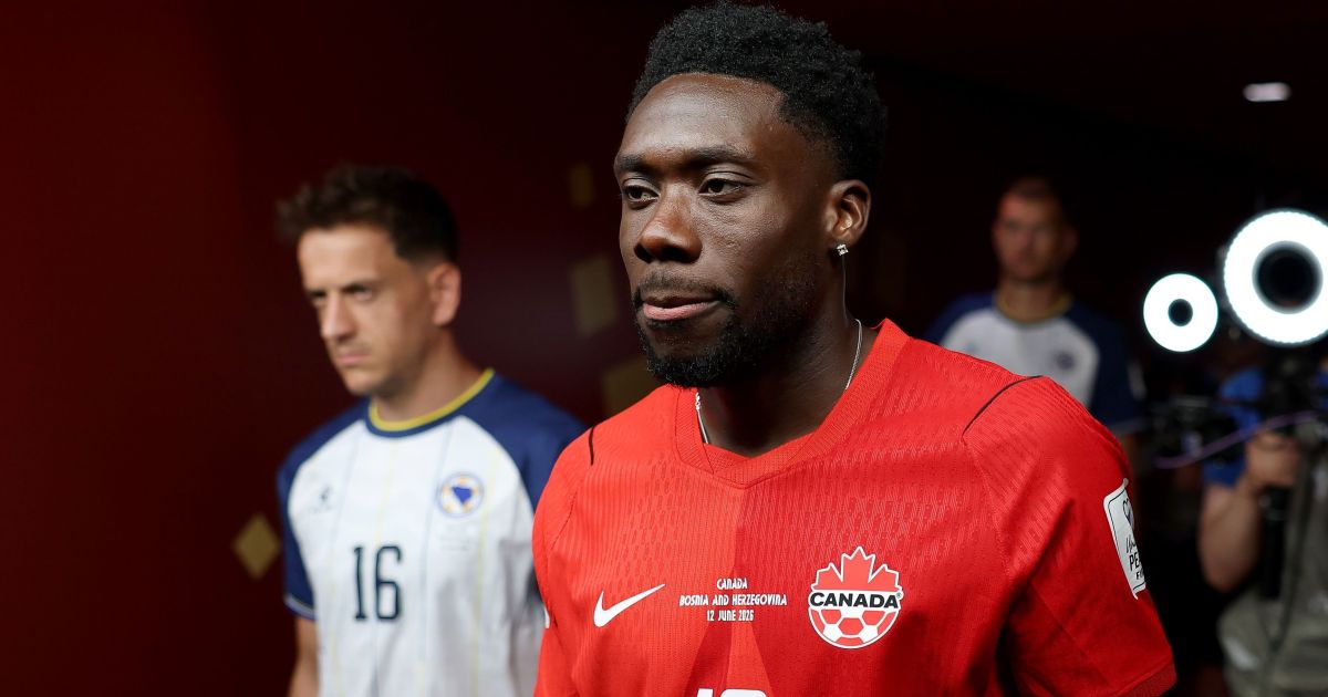 Por que Alphonso Davies, astro do Canadá, foi reserva na estreia da Copa