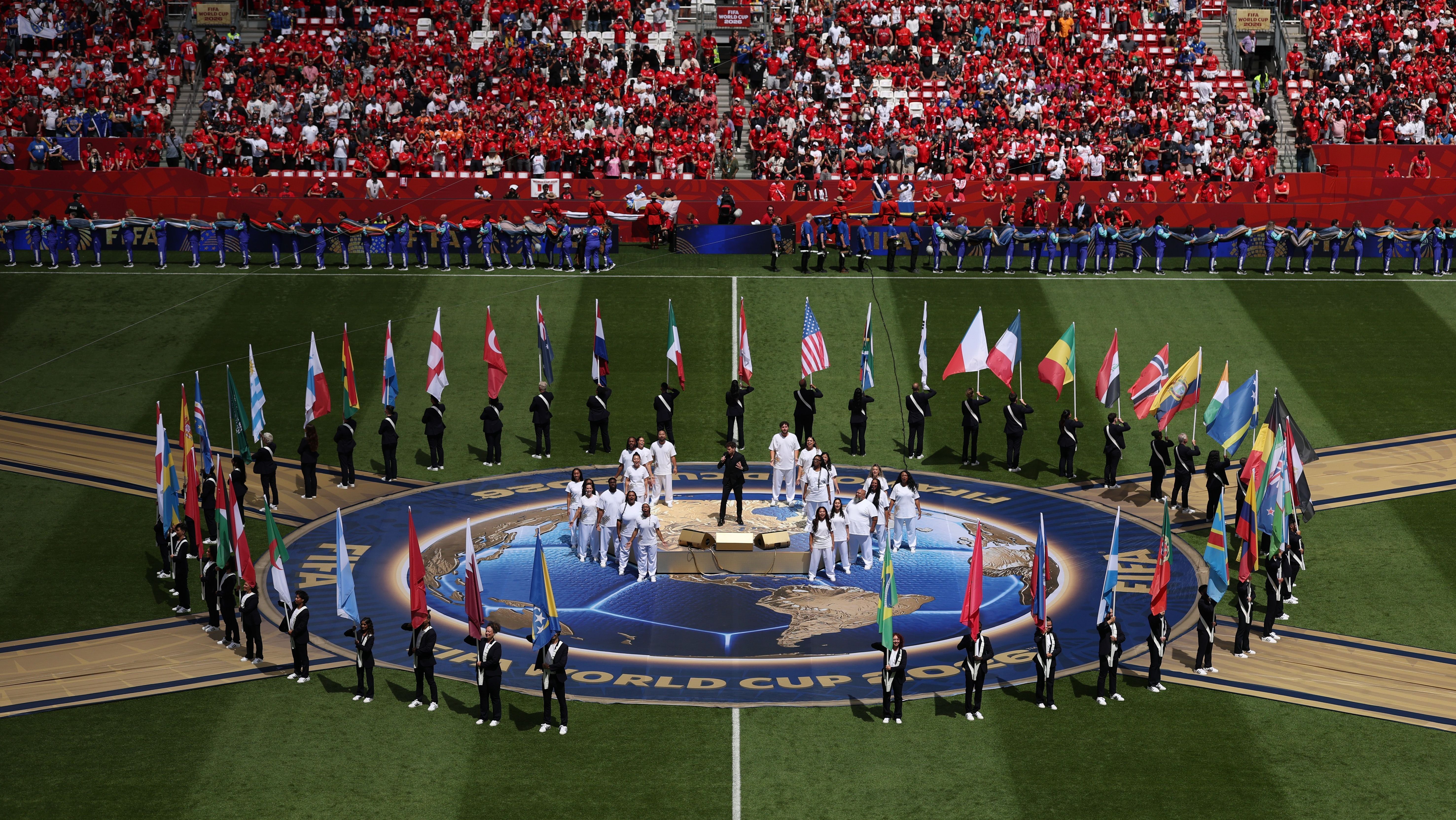 Bandeiras das 48 seleções na abertura da Copa do Mundo