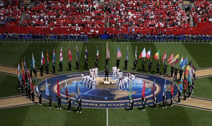 Imagem de destaque do post: Canadenses vaiam bandeira dos Estados Unidos na abertura da Copa do Mundo