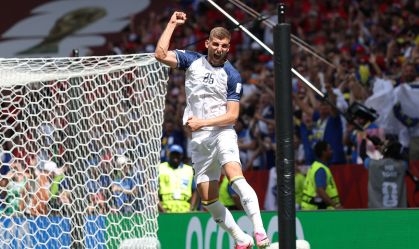 Imagem de destaque do post: Substituto de Dzeko e naturalizado: Lukić estreou na Copa do Mundo com gol