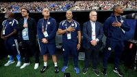 Técnico de Curaçao se torna o mais velho a comandar uma seleção em Copas