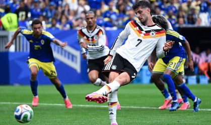 Kai Havertz batendo o pênalti do terceiro gol da Alemanha contra Curaçao