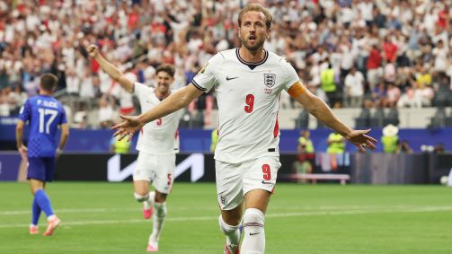 Harry Kane celebra um de seus gols na vitória da Inglaterra sobre a Croácia, na estreia das duas equipes na Copa