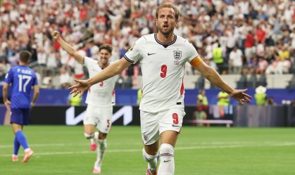 Harry Kane celebra um de seus gols na vitória da Inglaterra sobre a Croácia, na estreia das duas equipes na Copa