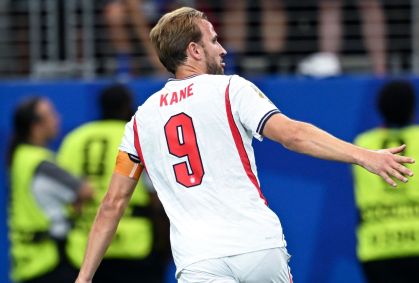 Kane revela bronca no intervalo em reação inglesa: "Mérito do técnico"