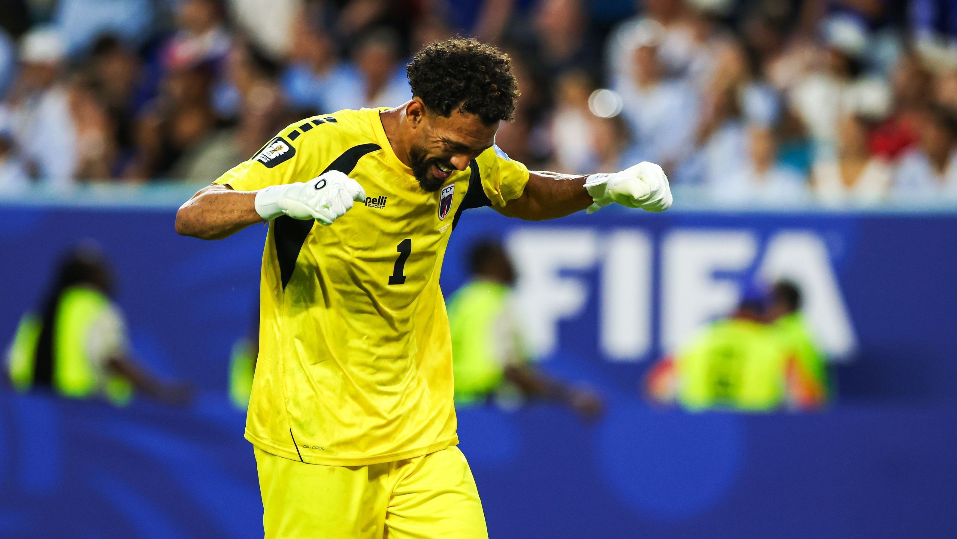Vozinha comemora o empate do Uruguai