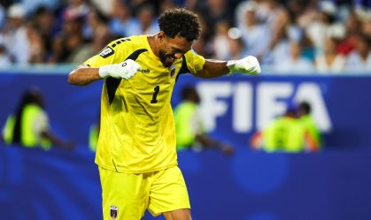 Vozinha comemora o empate do Uruguai