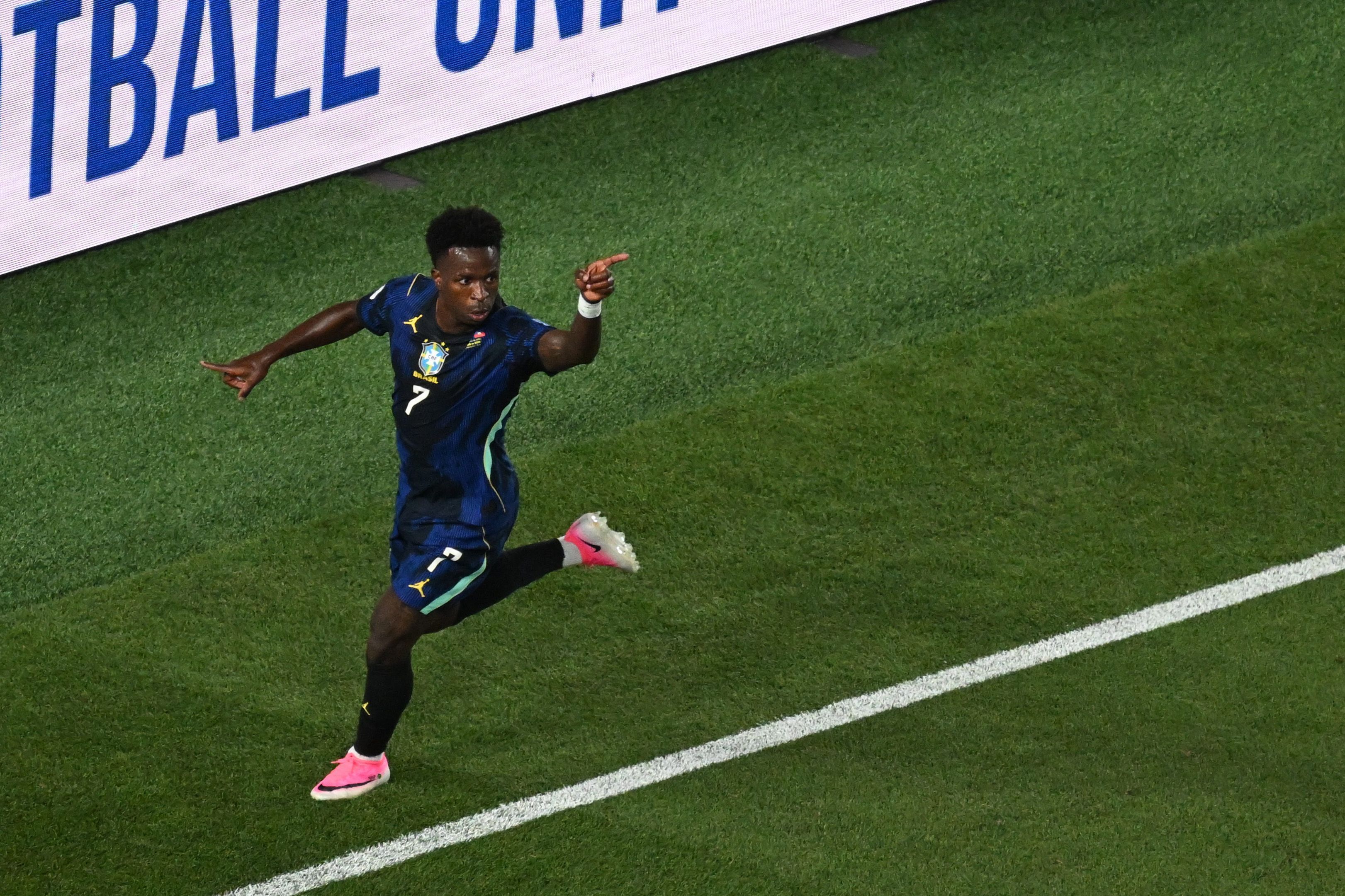 Vini Jr no jogo entre Brasil x Haiti