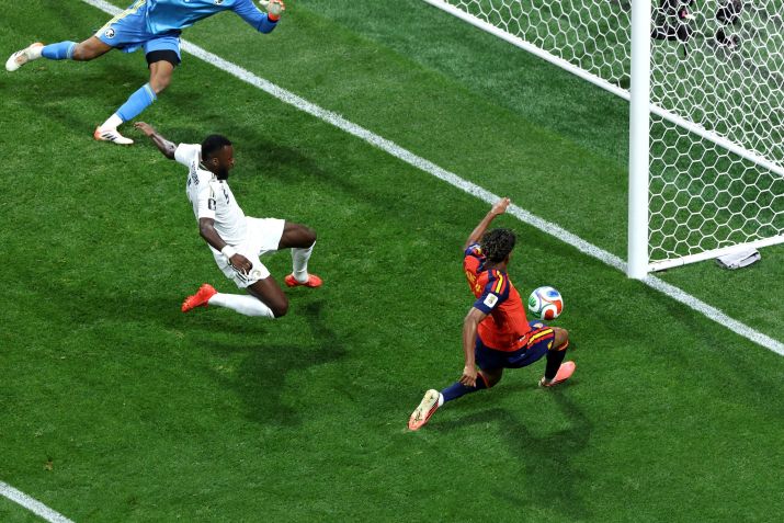 ATLANTA, GEORGIA - JUNE 21: Lamine Yamal #19 of Spain scores his team's first goal during the FIFA World Cup 2026 Group H match between Spain and Saudi Arabia at Atlanta Stadium on June 21, 2026 in Atlanta, Georgia. (Photo by Buda Mendes/Getty Images) • Getty Images