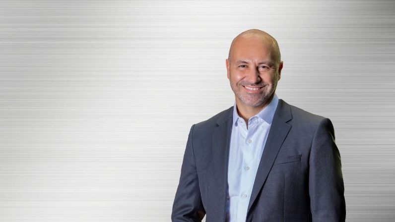 CEO da Stellantis pede desculpas por problemas em motores PureTech