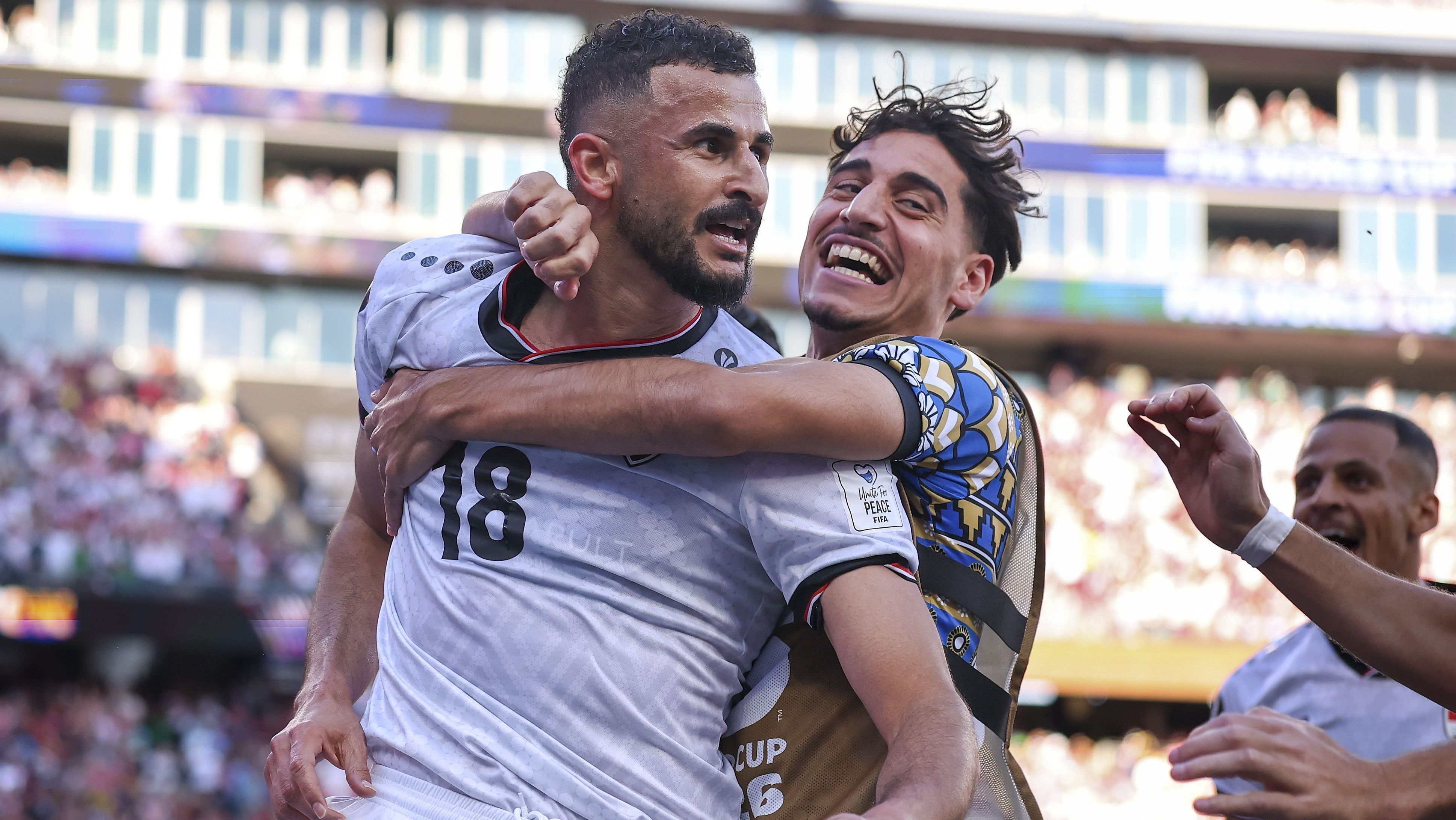 Aymen Hussein comemora gol do Iraque na Copa do Mundo