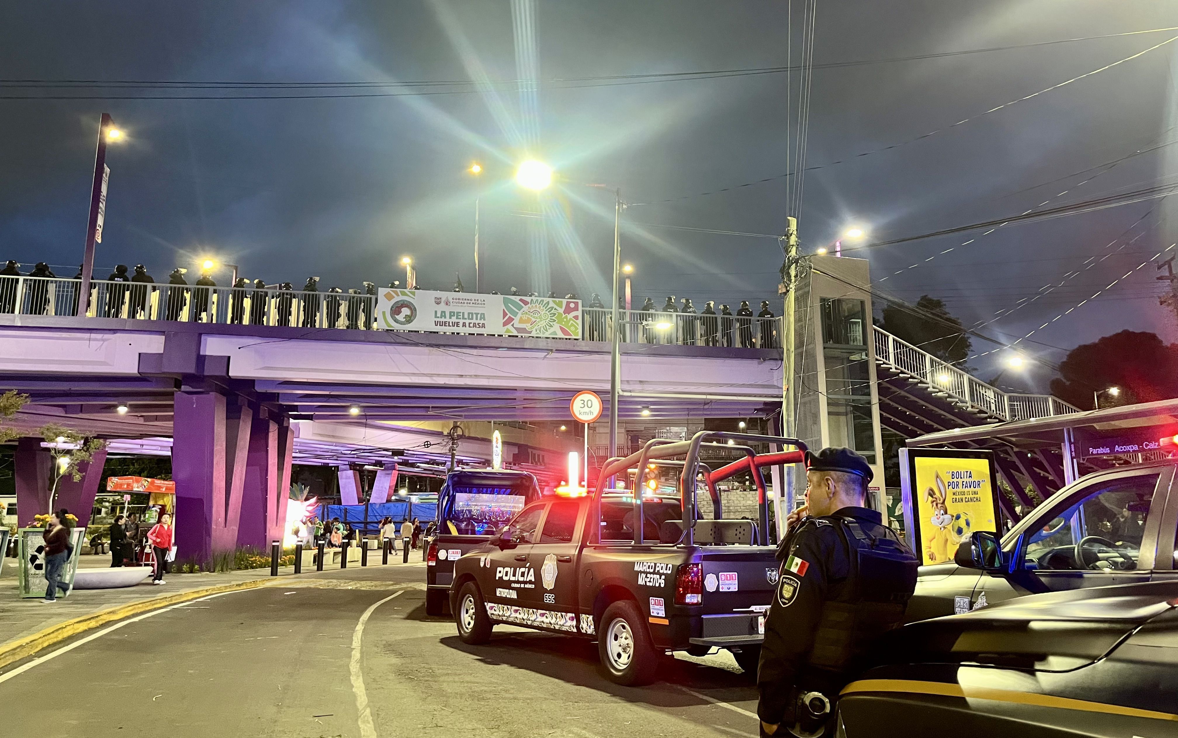 Protestos no entorno do Estádio Azteca