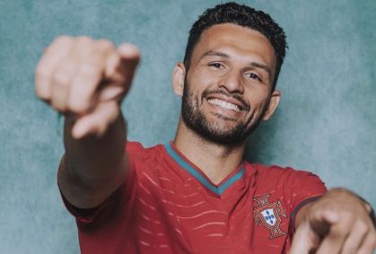 Milan anuncia a contratação do atacante Gonçalo Ramos