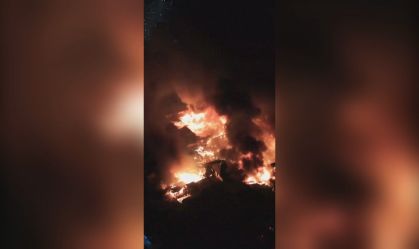 Incêndio atinge mercado em Jacarta