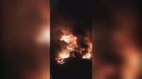 Incêndio atinge mercado na Indonésia e deixa ao menos três feridos